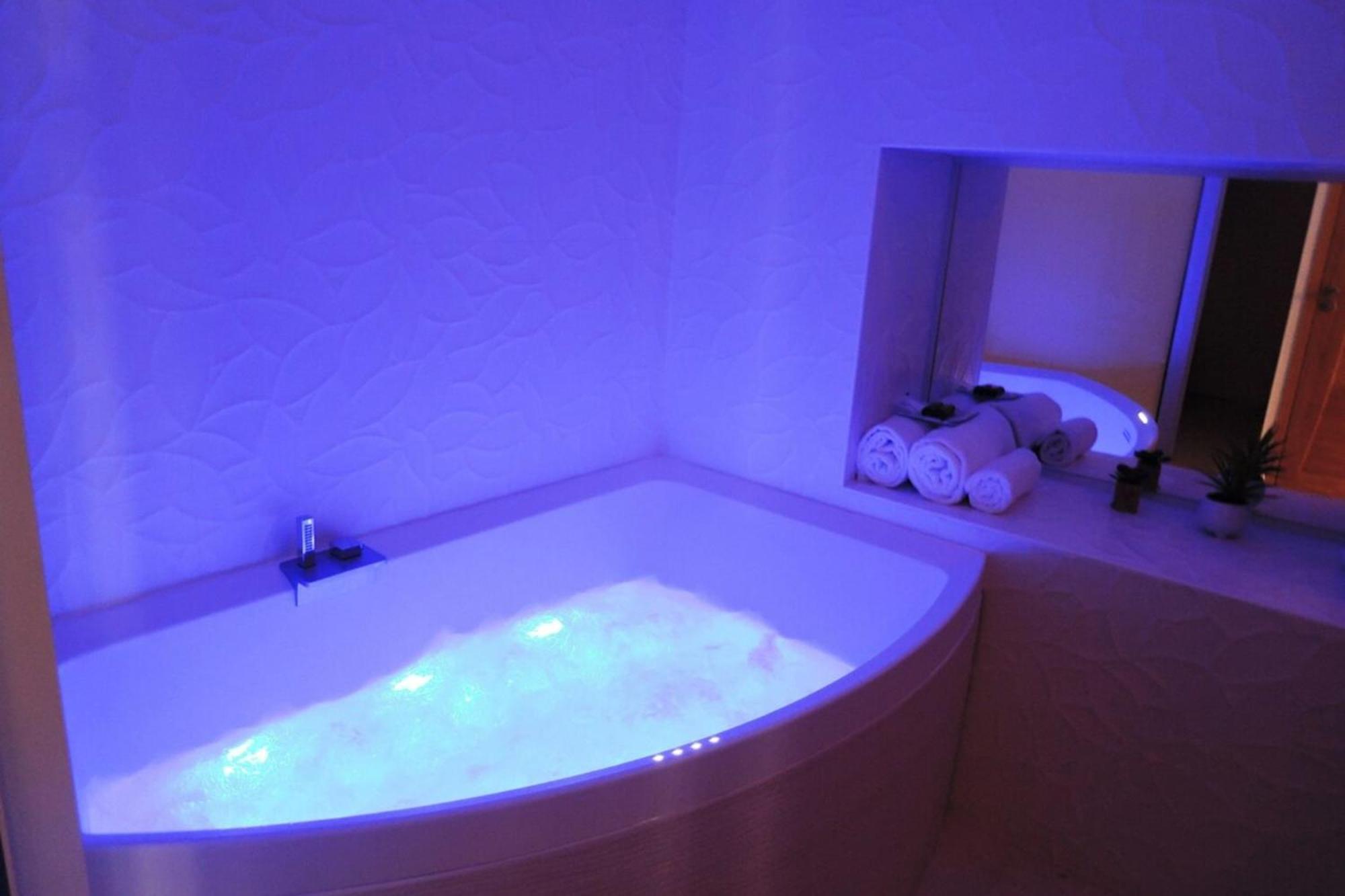 L'Eau Vive Jacuzzi Et Sauna En Vieille Ville 5 آنسي المظهر الخارجي الصورة